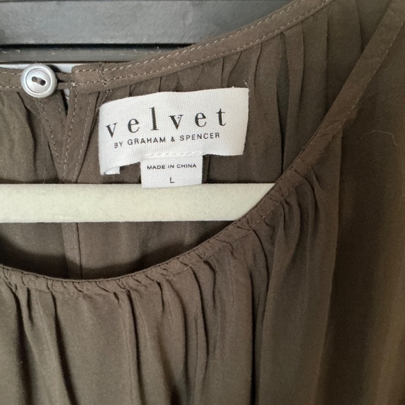 VELVET BY GRAHAM AND SPENCER LAURANN BLOUSE SIZE LARGE - Picture 3 of 5